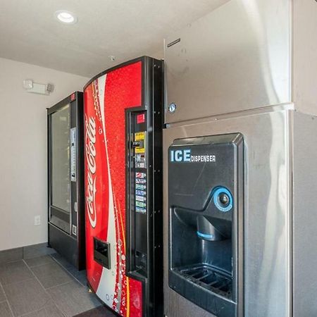 爱德蒙得 斯特拉特福宾馆酒店 外观 照片
